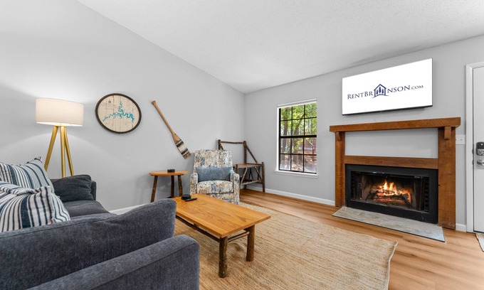 Kimberling City House | Ozark Mountain Bungalow-Updated-Lake Access-Free Tickets-Cmty Pool-Mini Golf-Pickleball