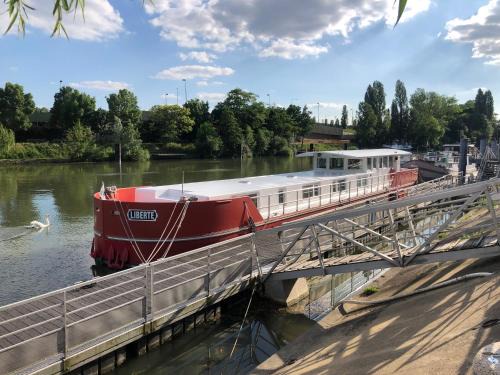 Asnieres-sur-Seine Boat Rental | Péniche Liberté