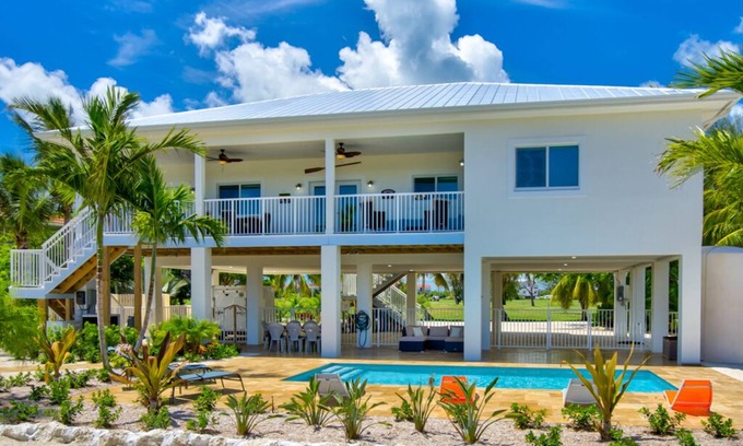 Marathon House | P98 - 4 bed, 4 bath home with dockage and private pool in Sombrero Beach.