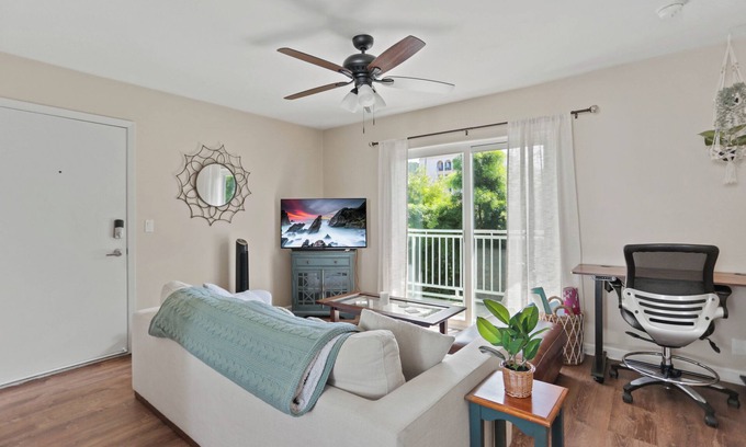 Pacific Beach Condo | Pacific Beach - Private Balcony - W/D - Pets OK