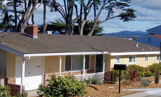 Pacific Grove House | Pacific Grove "Beach Tract" cozy yellow bungalow 1 street from Monterey bay