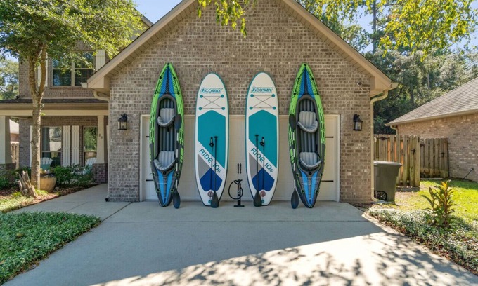 Point Washington House | Paddle Boards, Beach Gear, Backyard Bar & lawn games!