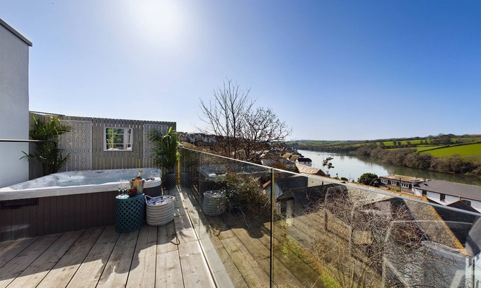 Kingsbridge Cottage | Paddlers View - an apartment that sleeps 4 guests in 2 bedrooms