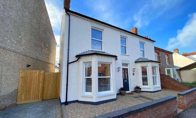 Sheringham House | Paddlestop House - a stunning house, with parking in Sheringham