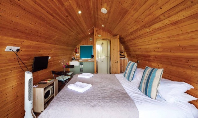 Oldwalls Cabin | Paddock Haven Pod on the Pond Romantic Cosy Retreat for 2