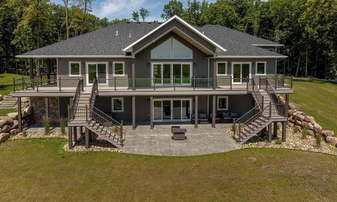 Hillman House | Palace On Platte Lake