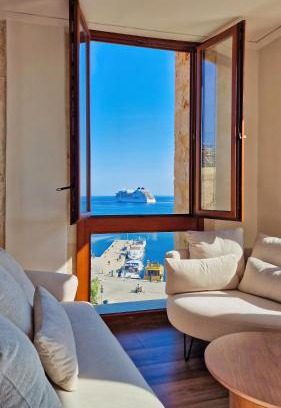 Old Town Apartment | Pallazzo Dei Miracoli - Luxe 3BR apt Sea & Old Port Terrace View
