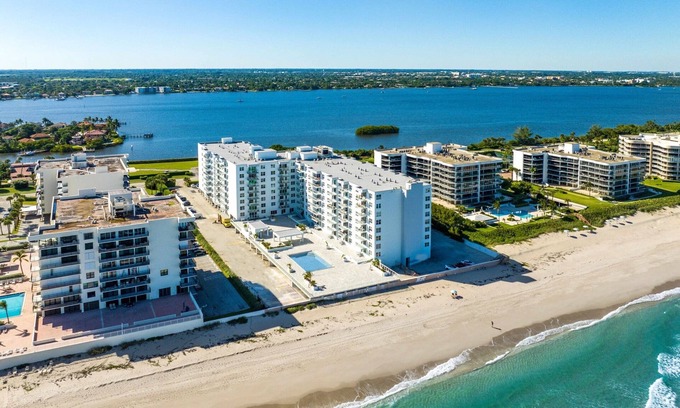 Palm Beach Condo | Palm Beach Island Chic Oceanfront -seasonal discount on base rate