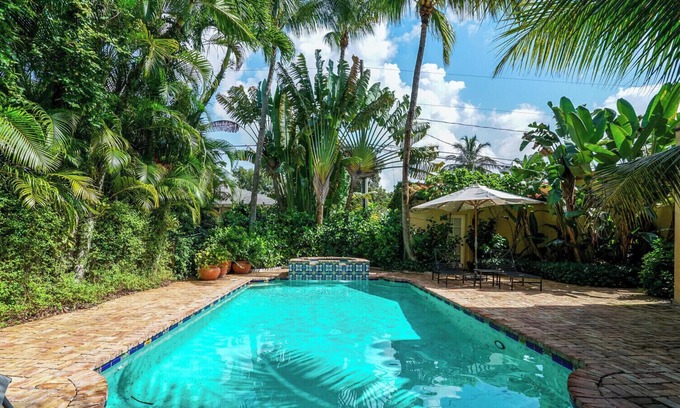 Old Northwood Villa | Palm Beach Mediterranean Pool Villa - Restored - Elegant - Historical