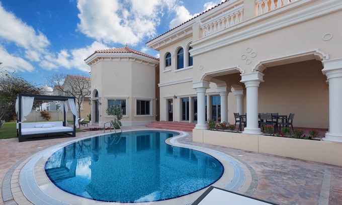 Palm Jumeirah Villa | Palm Jumeirah Beach Front XL Villa w/Prvt Pool