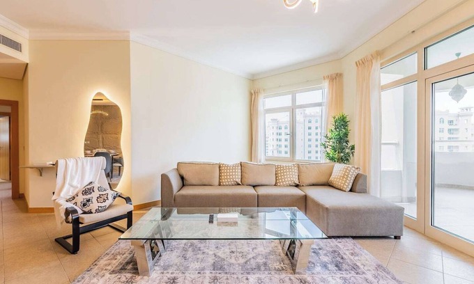 Palm Jumeirah Apartment | Palm Jumeriah - 4 Bedroom Apt - Beachfront Living
