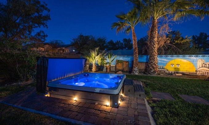 Las Vegas House | Palm Palace 10 min to STRIP - Gated 1/2 Acre Oasis