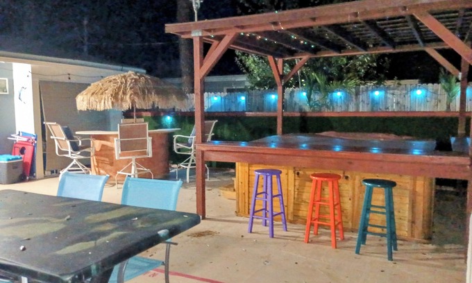 Largo House | Palm Tree Paradise, 3 bed 3 baths, family & pets welcome few miles to Beaches