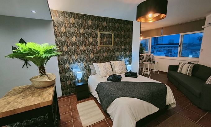 Torremolinos City Centre Apartment | Palm View Apartment. City center with sea views
