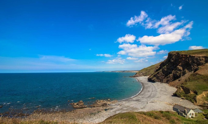 Widemouth Bay House | Palm Villa - a holiday home that sleeps 4 guests in 2 bedrooms