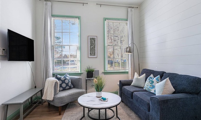 North Charleston House | Palmetto Hideaway~Cozy 1br/1ba Townhome