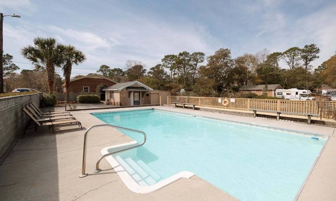 Wilmington House | Palmetto Point - Game Room + Pool