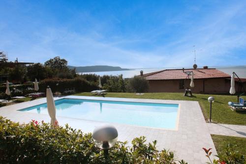 Toscolano Maderno Apartment | Panorama lake view, pool & garden, 2 bathrooms, kingsize & single-beds, fast Internet