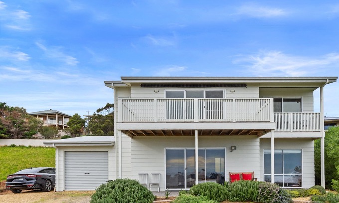 Carrickalinga House | Panoramic Beach house, modern & immaculately presented to sleep up to 10 guests