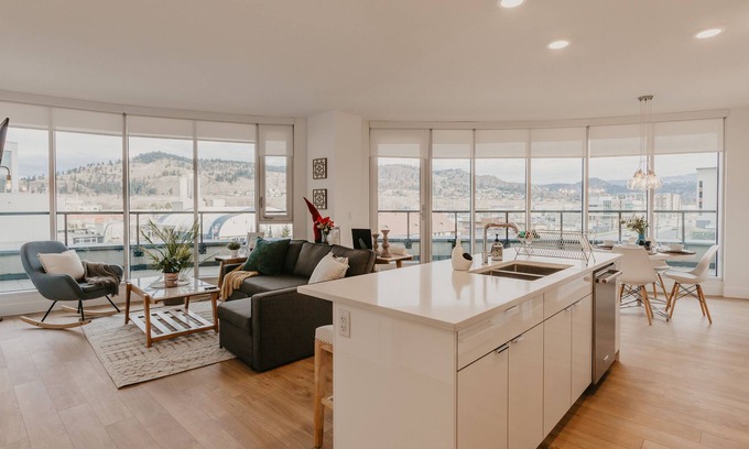 Cultural District Apartment | Panoramic Knox Mtn View - 50% Monthly Stays - Close to KGH & UBCO