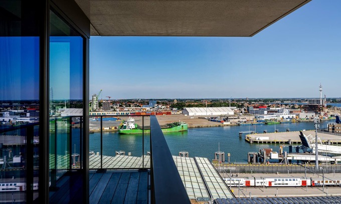 Ostend City Centre Apartment | Panoramic Marina Views in Oostende