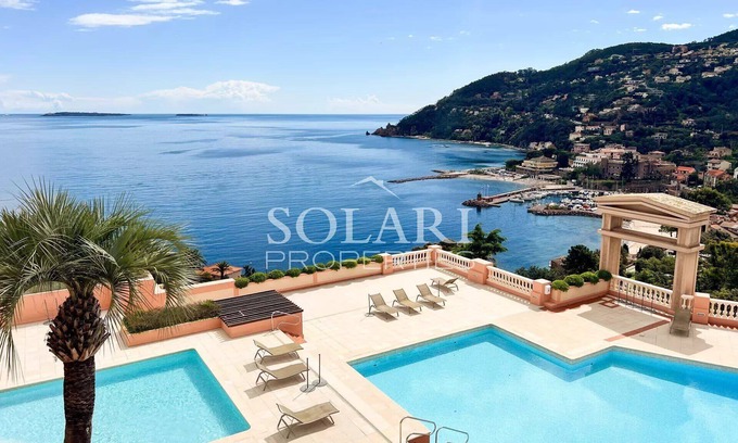 Theoule-sur-Mer Apartment | Panoramic sea view, residence with swimming pool