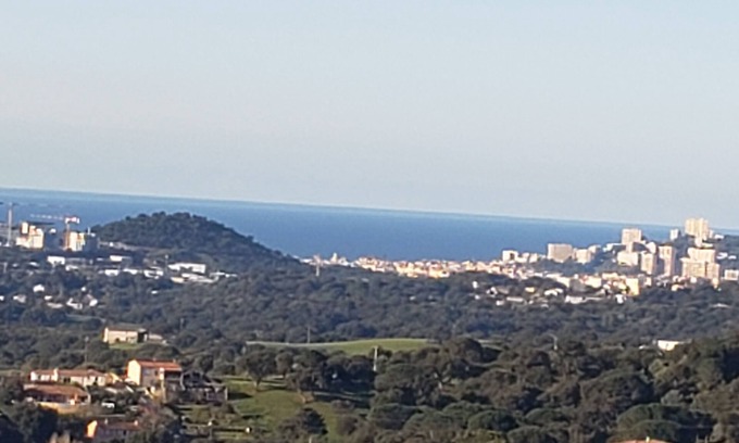 Afa House | Panoramic view air-conditioned 3 bedrooms 2 bathrooms 15 minutes from beaches.