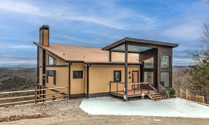 Morganton Ski Chalet | Panoramic Views from Modern Mountain Chalet close to Blue Ridge, GA.
