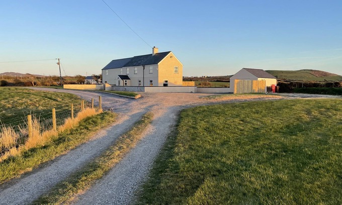Rhoshirwaun Cottage | PANT FALI, family friendly, character holiday cottage in Aberdaron