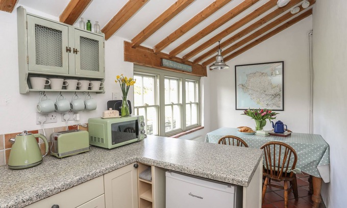 Amlwch Cottage | PANT Y CRINTACH, pet friendly, with open fire in Carreglefn