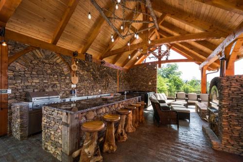 Gatlinburg - Pigeon Forge House | Papa Bear's Swimming Hole