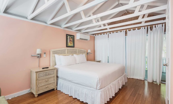 Old Town Apartment | Papa's Hideaway #2 - The Sun Also Rises
