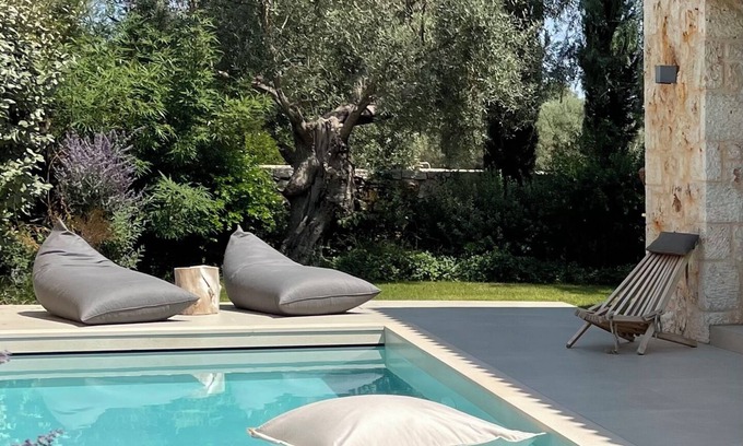 Lefkada Villa | PAPADRIA LUXURY VILLAS private swimming pool & garden near KATHISMA BEACH