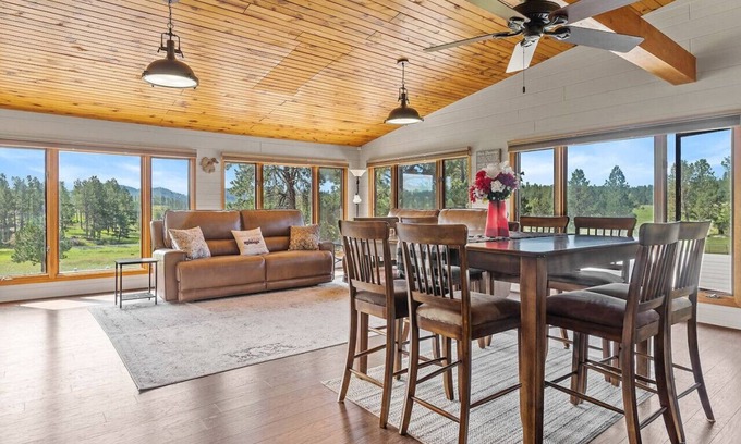 Custer House | Papa’s Place on Willow Creek