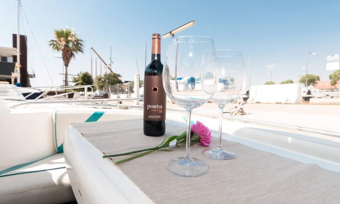 La Vila Olimpica del Poblenou Boat Rental | (Paque boat) Beautifull boat to sleep (Paque). Center.