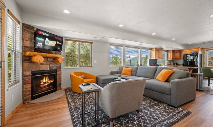Eden Condo | Paradise Adventures MH1110A|Ski |Hot Tub & 100" TV