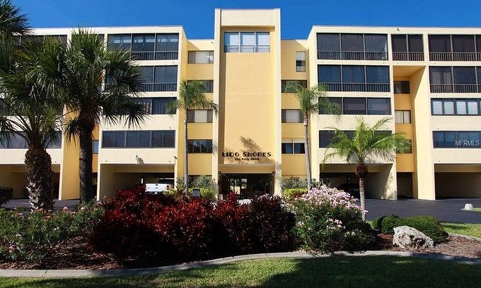 Sarasota Condo | Paradise at highly sought after Lido Shores! Steps from Lido Beach!