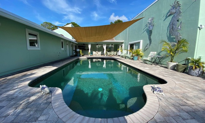Seminole Apartment | Paradise Awaits at Adult Only “The Blue Room”