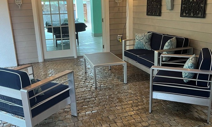 Marathon House | Paradise charming 2-bedroom house with AC, WiFi in delightful Marathon