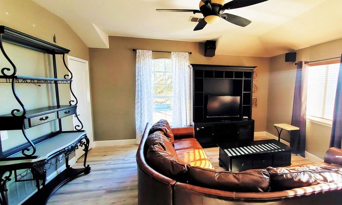 San Antonio Apartment | Paradise Escape w/ Pool | Grill | Firepit