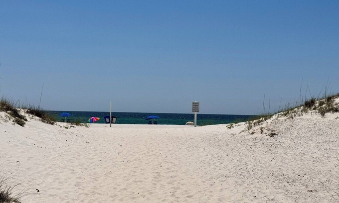 Gulf Shores Condo | Paradise is calling 🌴 Pick up! The beach is more affordable than you think!