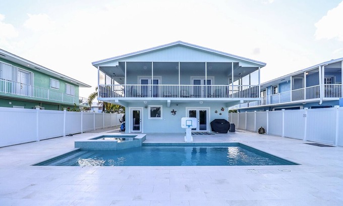Winston Waterways House | Paradise on the Canal with Ocean Access including Pool & Spa