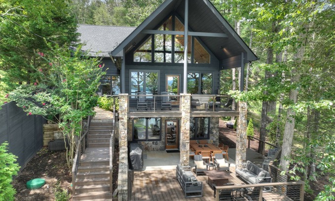 Blue Ridge House | Paradise on the Lake! The perfect house to make lasting memories.