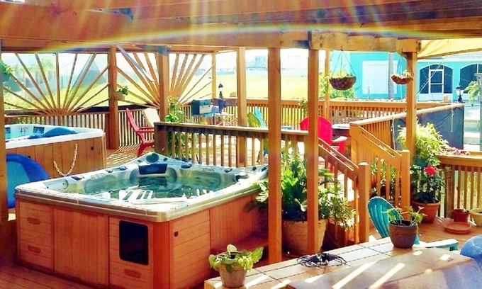 Corpus Christi Condo | Paradise On The Island Canal 4/2 W Pool & Hot Tub