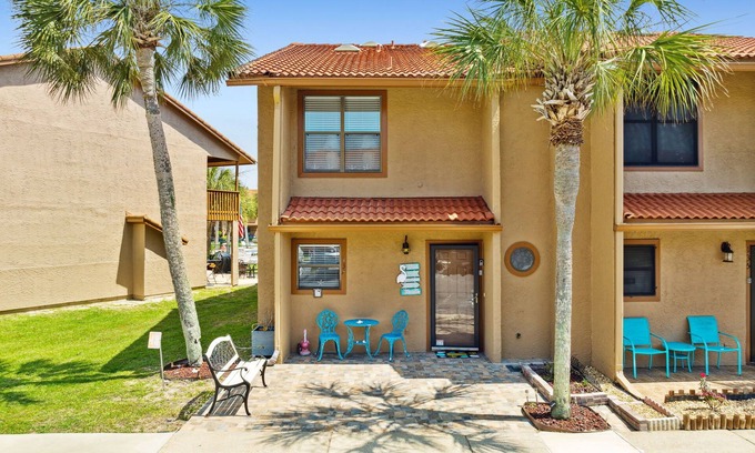 Panama City Beach House | "Paradise Pointe"-#137-5 min to the beach-sleeps 6