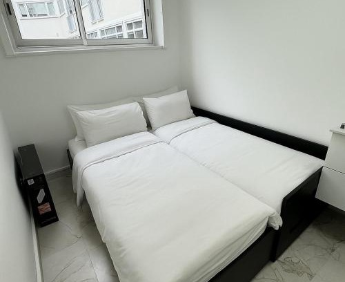 Auteuil Apartment | Paris 16, Lux Studio - Steps from metro 9!