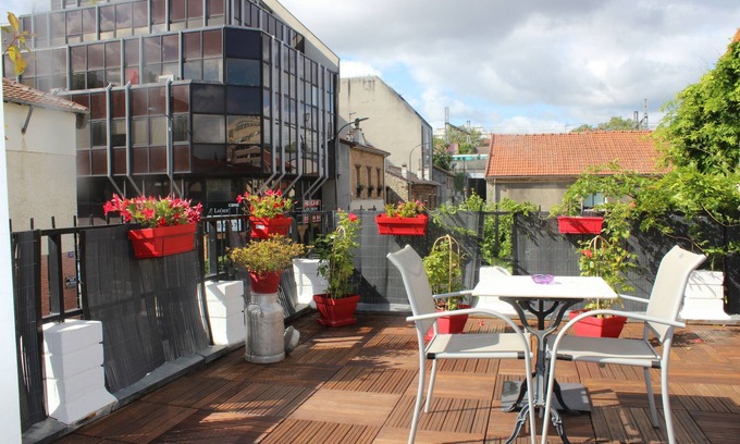 Malakoff Apartment | Paris de Flore . Loft Avec Terrasse Plein Ciel , Dans Maison au Pied du Métro