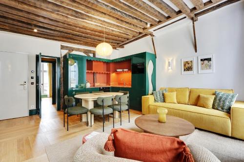 Quartier de la Monnaie Apartment | Paris Home Collection Serviced Apartments in Notre Dame - Rue Savoie
