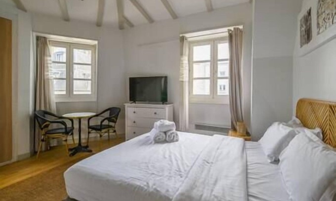 Gaillon Apartment | Paris, Opéra 6.une Balade Romantique