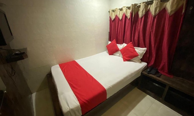 Dadar East Hotel | Paris Residency next to Dadar Railway Station
